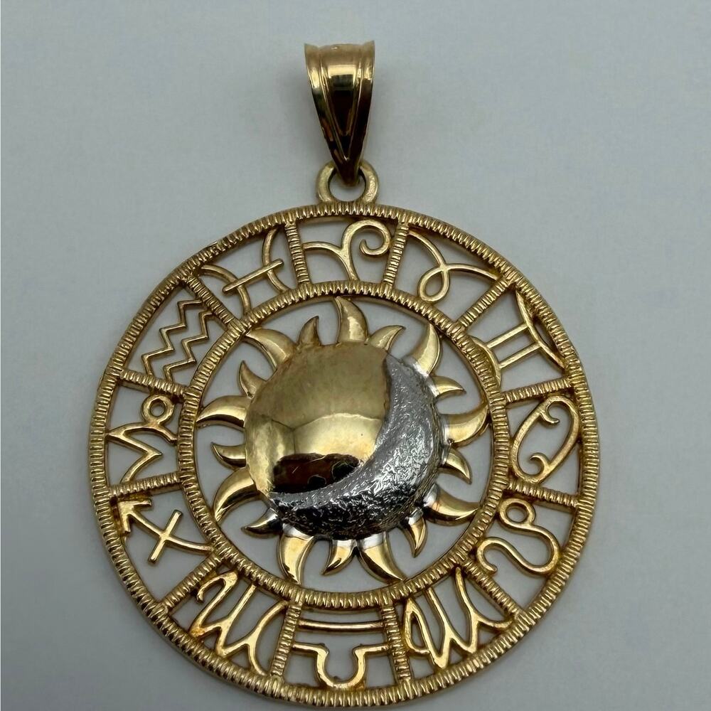 Vintage Michael Anthony 10K Two Tone Gold Celestial Zodiac Sun Moon Pendant 2g